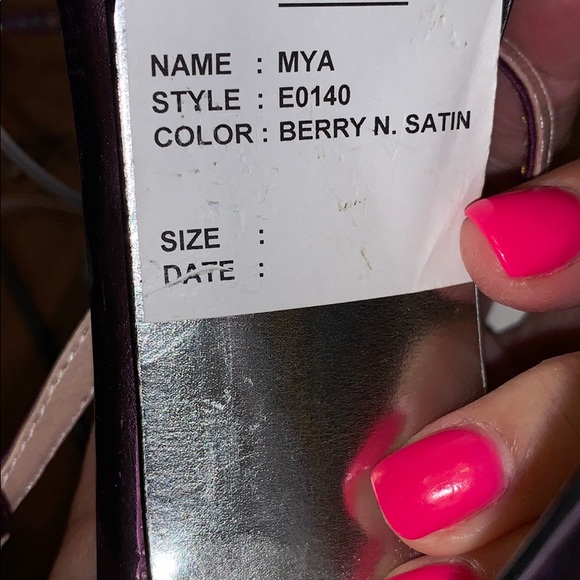 Brand-New E Live From The Red Carpet Berry Heels - Picture 5 of 7